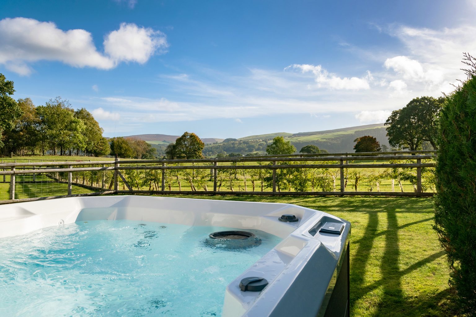 Cwtch - Luxury Lodges with hot tubs in Wales at Rivercatcher